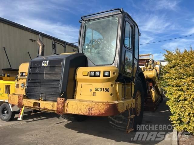 CAT 623k Skrobaki
