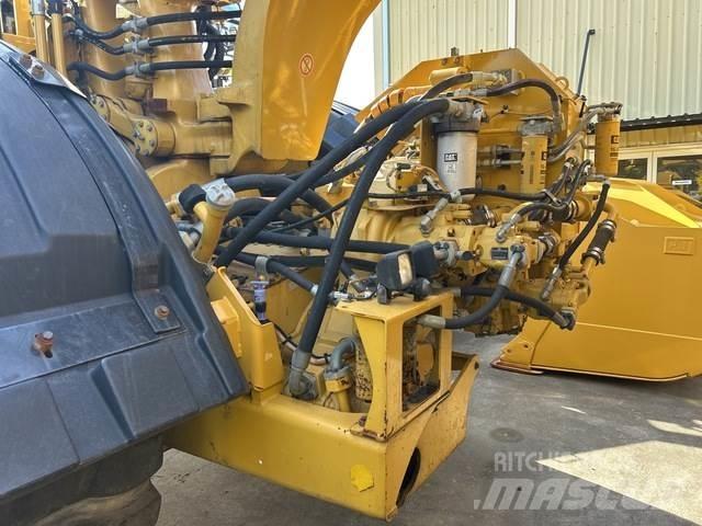 CAT 623k Skrobaki