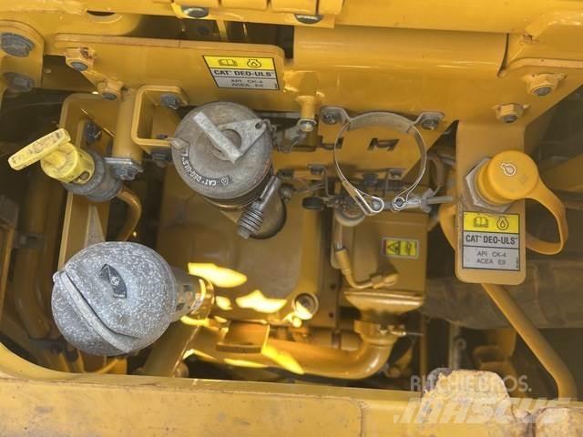 CAT 623k Skrobaki