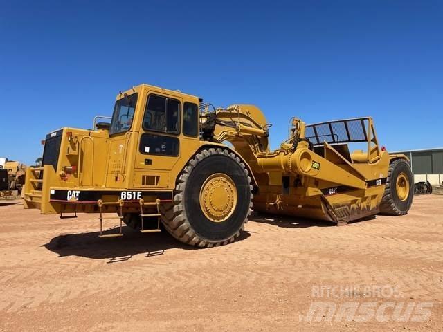 CAT 651E Skrobaki