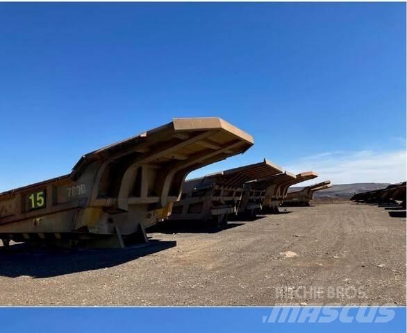 CAT 789D Samochody dostawcze ze skrzynią zamkniętą