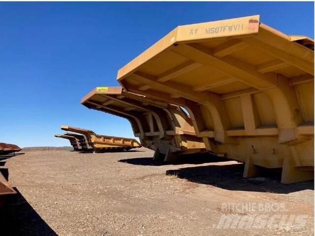 CAT 789D Samochody dostawcze ze skrzynią zamkniętą