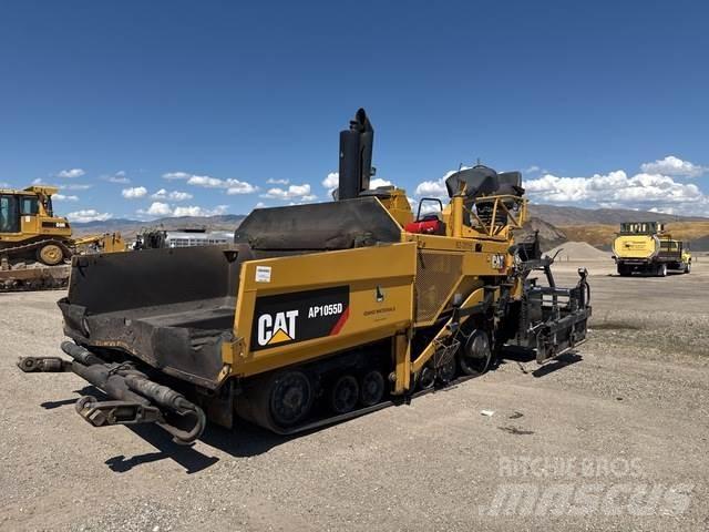 CAT AP-1055D Rozściełacze do asfaltu