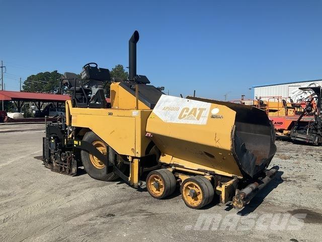 CAT AP-600D Rozściełacze do asfaltu