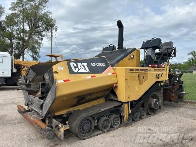 CAT AP1055E Rozściełacze do asfaltu