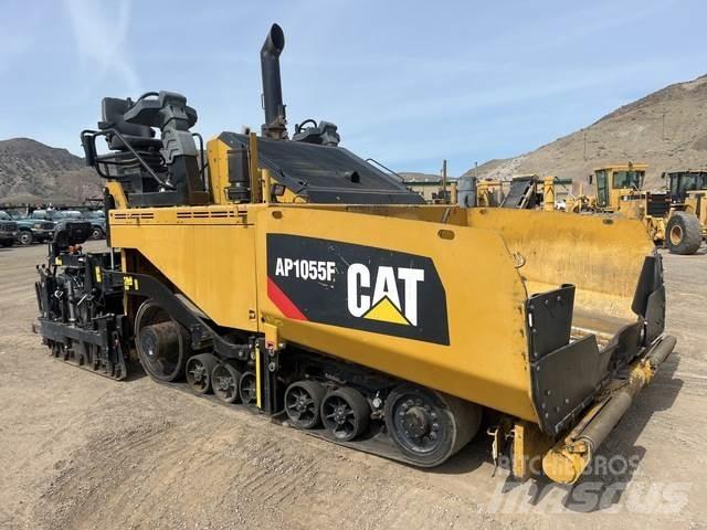 CAT AP1055F Rozściełacze do asfaltu