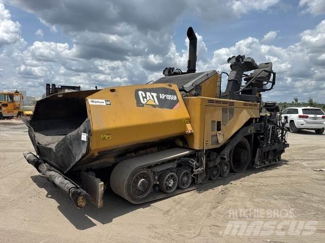 CAT AP1055F Rozściełacze do asfaltu