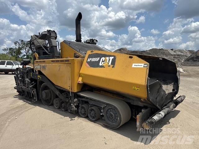 CAT AP1055F Rozściełacze do asfaltu