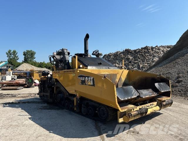 CAT AP1055F Rozściełacze do asfaltu