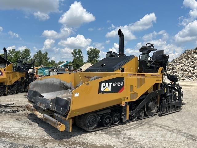 CAT AP1055F Rozściełacze do asfaltu
