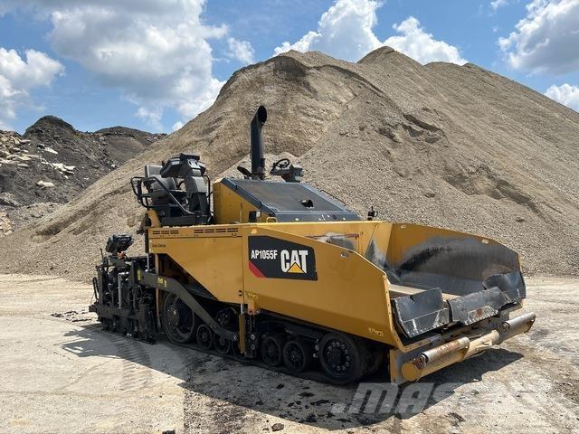CAT AP1055F Rozściełacze do asfaltu
