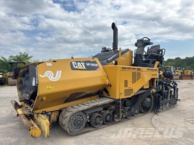 CAT AP1055F Rozściełacze do asfaltu