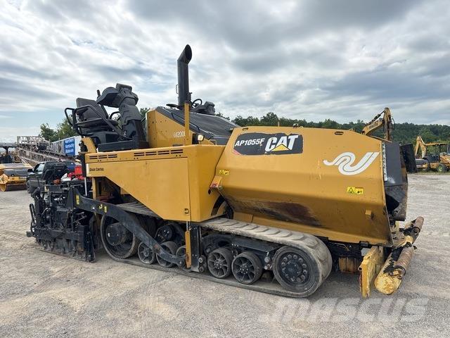 CAT AP1055F Rozściełacze do asfaltu
