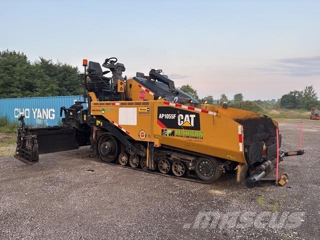 CAT AP1055F Rozściełacze do asfaltu