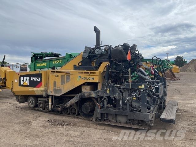 CAT AP1055F Rozściełacze do asfaltu