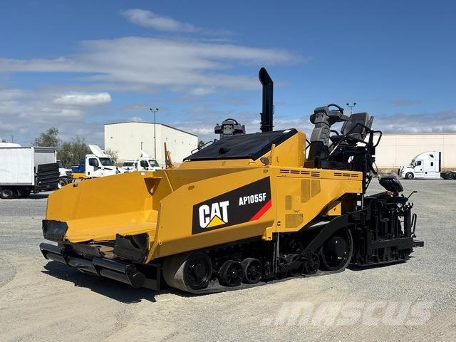 CAT AP1055F Rozściełacze do asfaltu