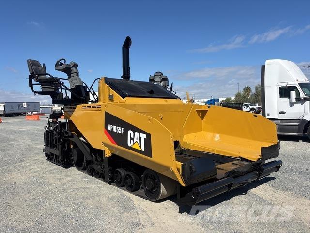 CAT AP1055F Rozściełacze do asfaltu
