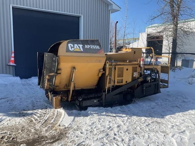 CAT AP255E Rozściełacze do asfaltu