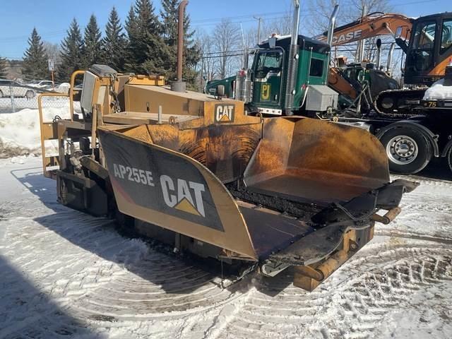 CAT AP255E Rozściełacze do asfaltu