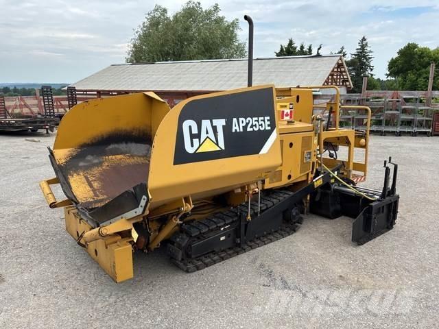 CAT AP255E Rozściełacze do asfaltu