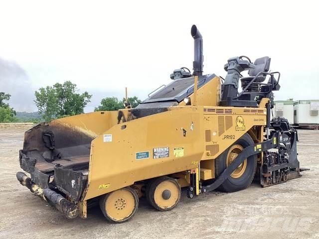 CAT AP600F Rozściełacze do asfaltu