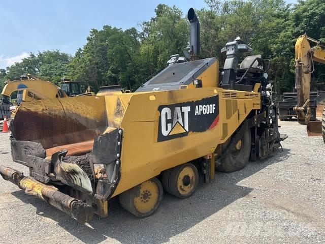 CAT AP600F Rozściełacze do asfaltu