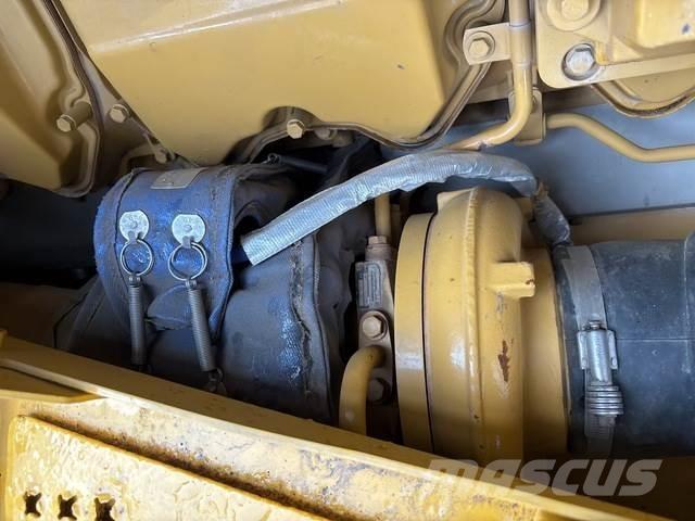 CAT D11T Spycharki gąsienicowe