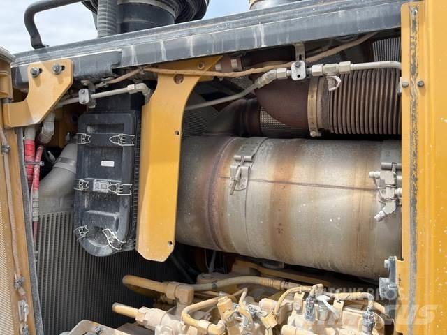 CAT D8T Spycharki gąsienicowe