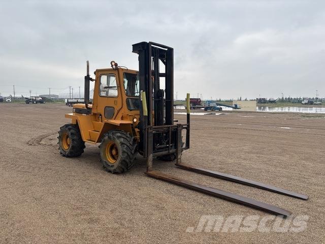 CAT R80 Wózki widłowe terenowe