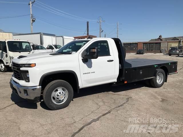 Chevrolet 3500 Ciężarówki typu Platforma / Skrzynia
