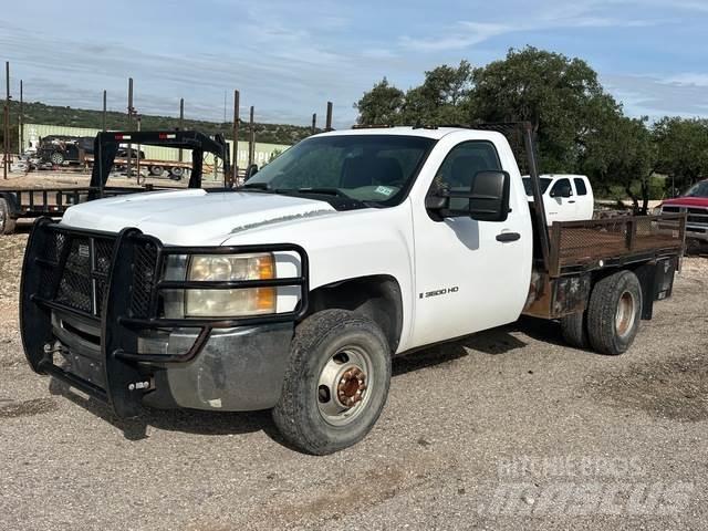 Chevrolet 3500 Ciężarówki typu Platforma / Skrzynia