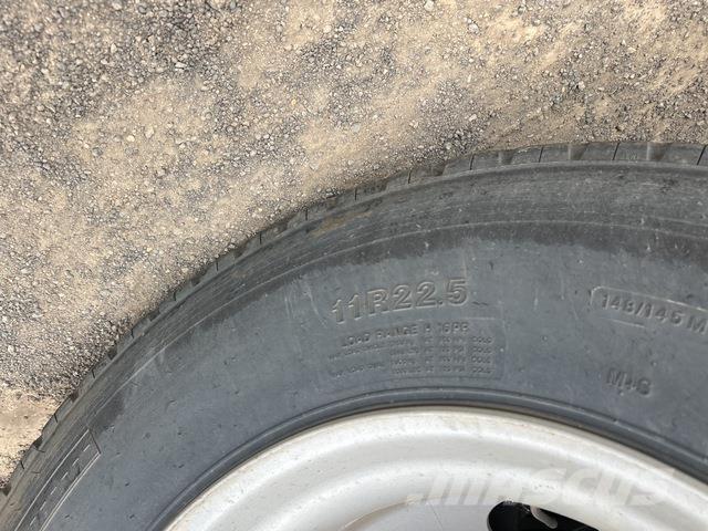 CIMC  Platformy / Przyczepy z otwieranymi burtami