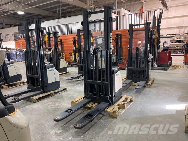 Crown ES 4000 Samojezdne maszyny do załadunku