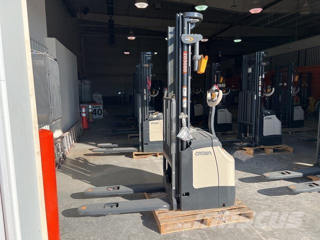 Crown ES 4000 Samojezdne maszyny do załadunku