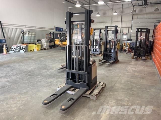 Crown ES 4000 Samojezdne maszyny do załadunku