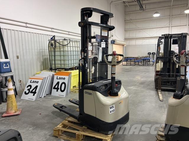 Crown ES 4000 Samojezdne maszyny do załadunku