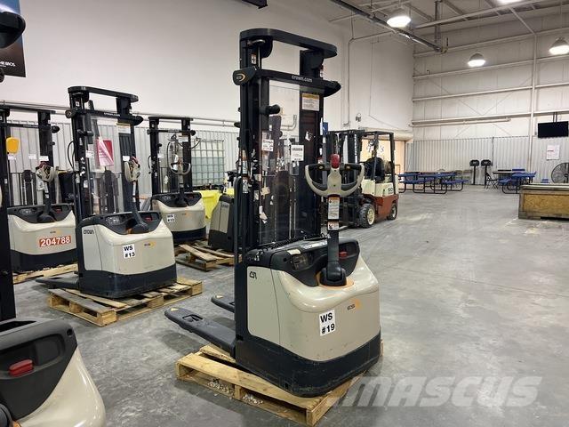 Crown ES 4000 Samojezdne maszyny do załadunku