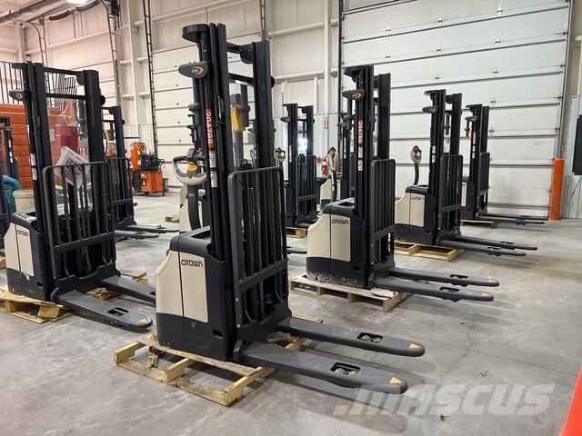 Crown ES 4000 Samojezdne maszyny do załadunku