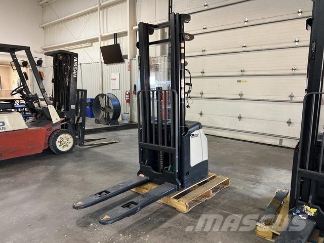 Crown ES 4000 Samojezdne maszyny do załadunku