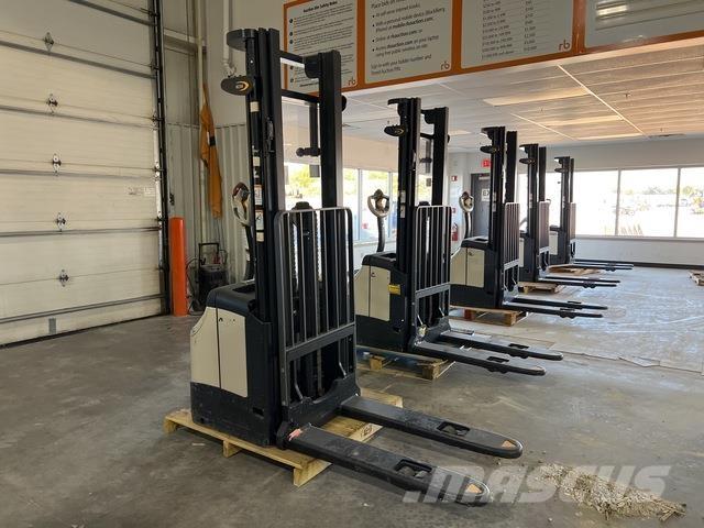 Crown ES 4000 Samojezdne maszyny do załadunku