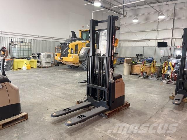 Crown ES 4000 Samojezdne maszyny do załadunku