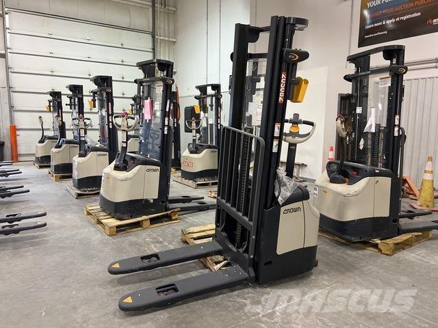 Crown ES 4000 Samojezdne maszyny do załadunku