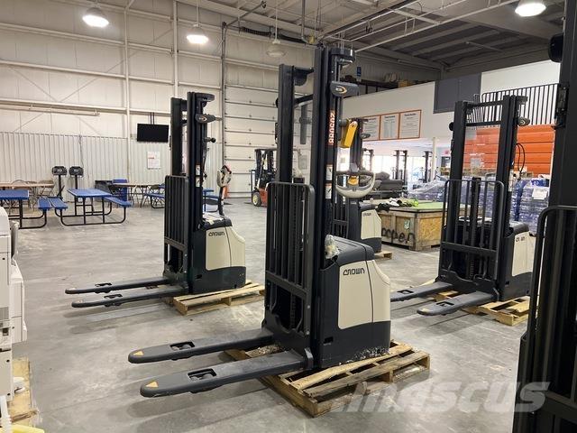 Crown ES 4000 Samojezdne maszyny do załadunku