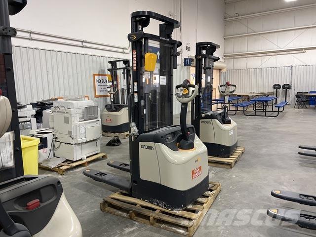 Crown ES 4000 Samojezdne maszyny do załadunku