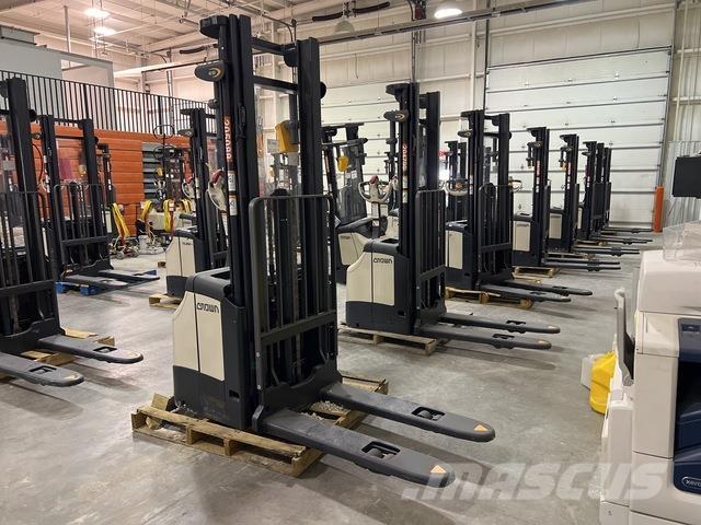 Crown ES 4000 Samojezdne maszyny do załadunku