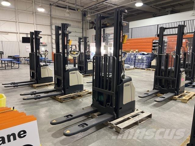 Crown ES 4000 Samojezdne maszyny do załadunku