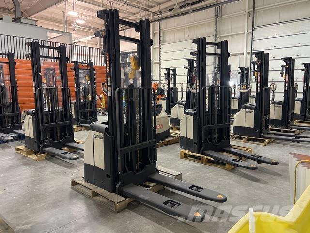 Crown ES 4000 Samojezdne maszyny do załadunku