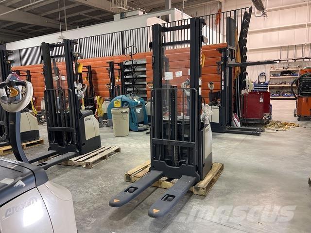 Crown ES 4000 Samojezdne maszyny do załadunku