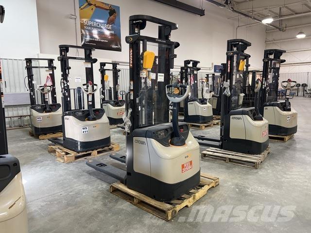 Crown ES 4000 Samojezdne maszyny do załadunku