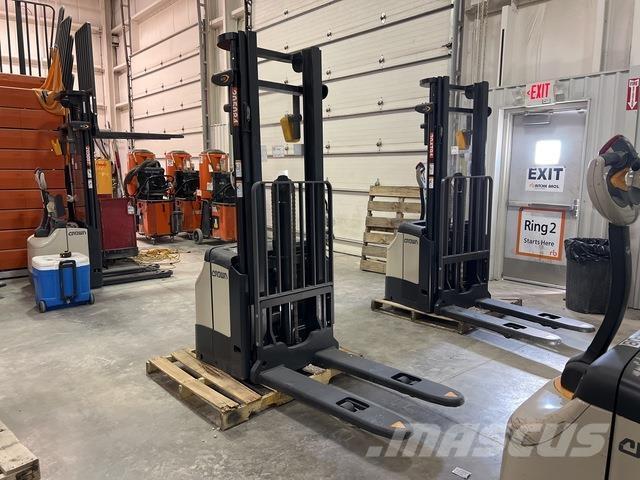 Crown ES 4000 Samojezdne maszyny do załadunku